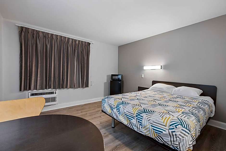 Motel 6-Normal, IL - Bloomington Area