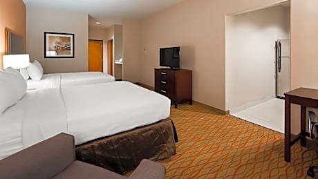 2 Queen Beds, Non-Smoking, Kitchenette, Wi-Fi, Full Breakfast