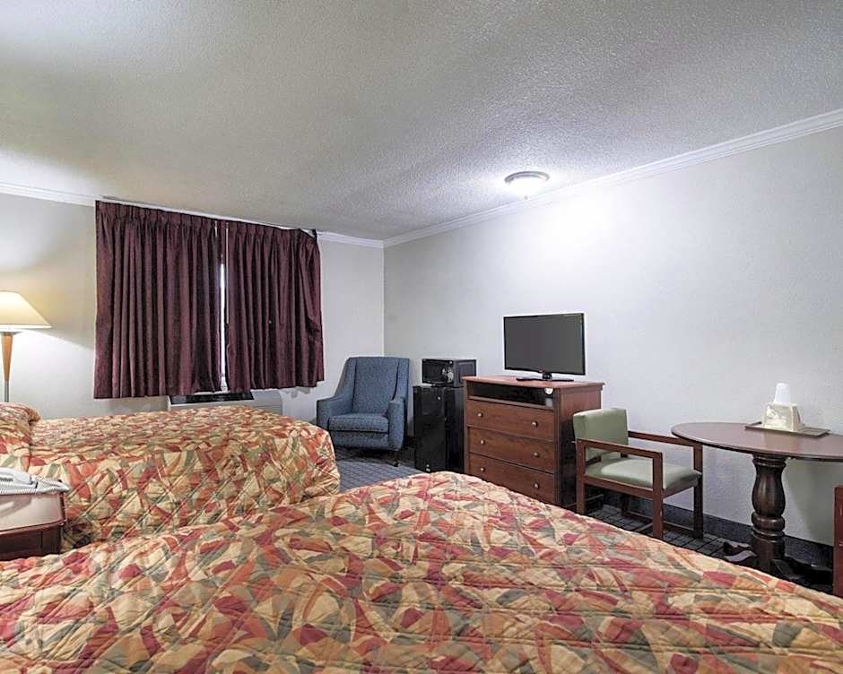 Rodeway Inn Syracuse Carrier Circle