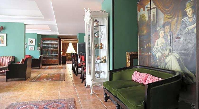 Gondola Hotel & Suites