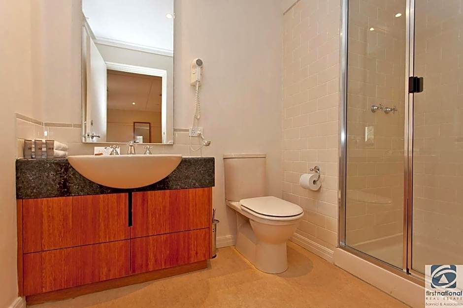 Linaker Art Deco Motel