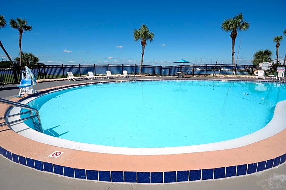 Quality Inn & Suites on the Bay near Pensacola Beach