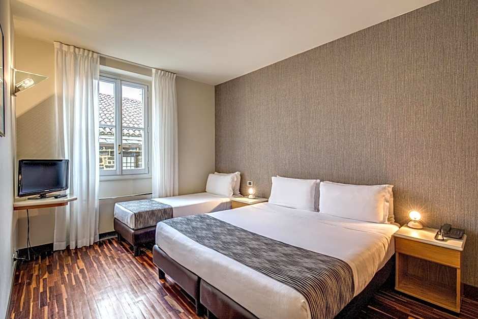 Photo 1 of 5 of Triple Room