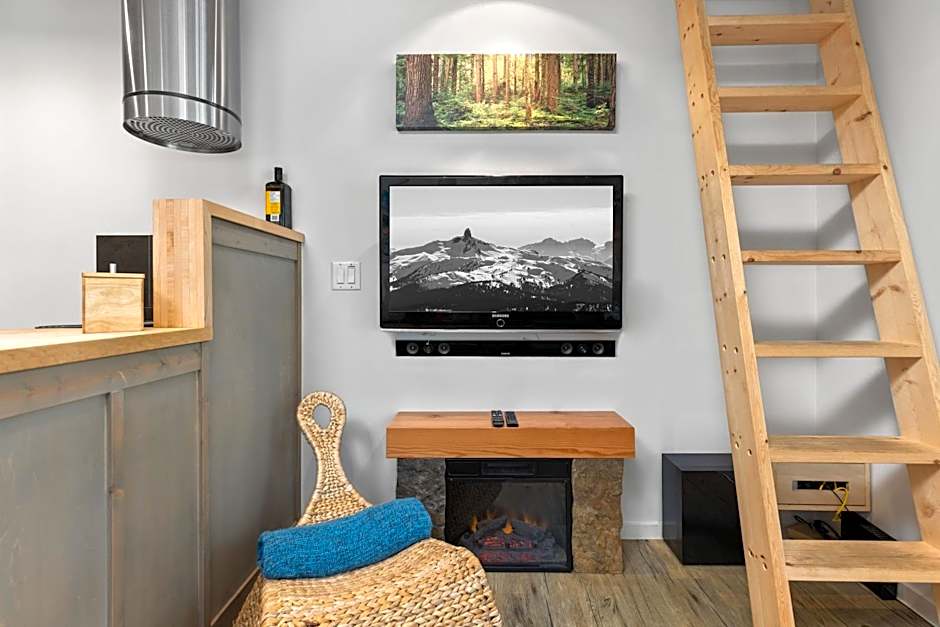 Snowed Inn - Free Parking