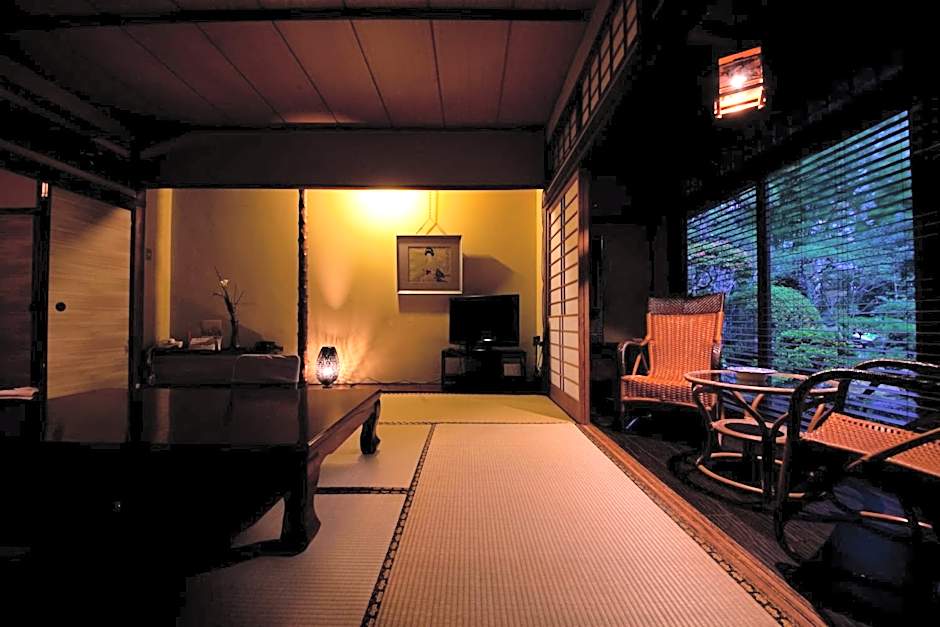 Ryokan Sennari (13 years or older)