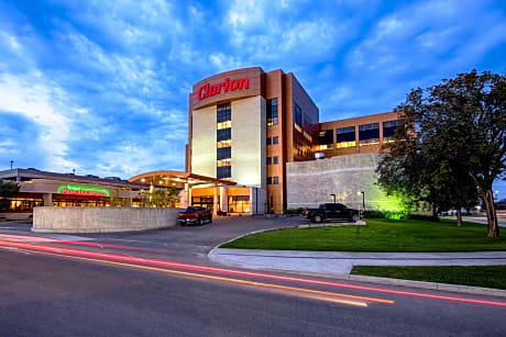 Clarion Hotel & Suites