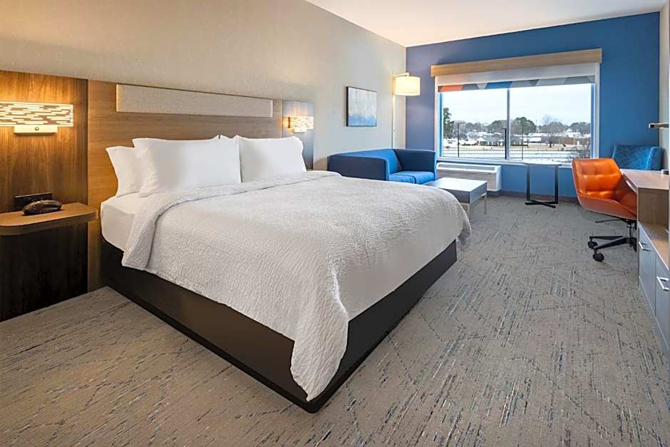 Holiday Inn Express And Suites Benson By IHG