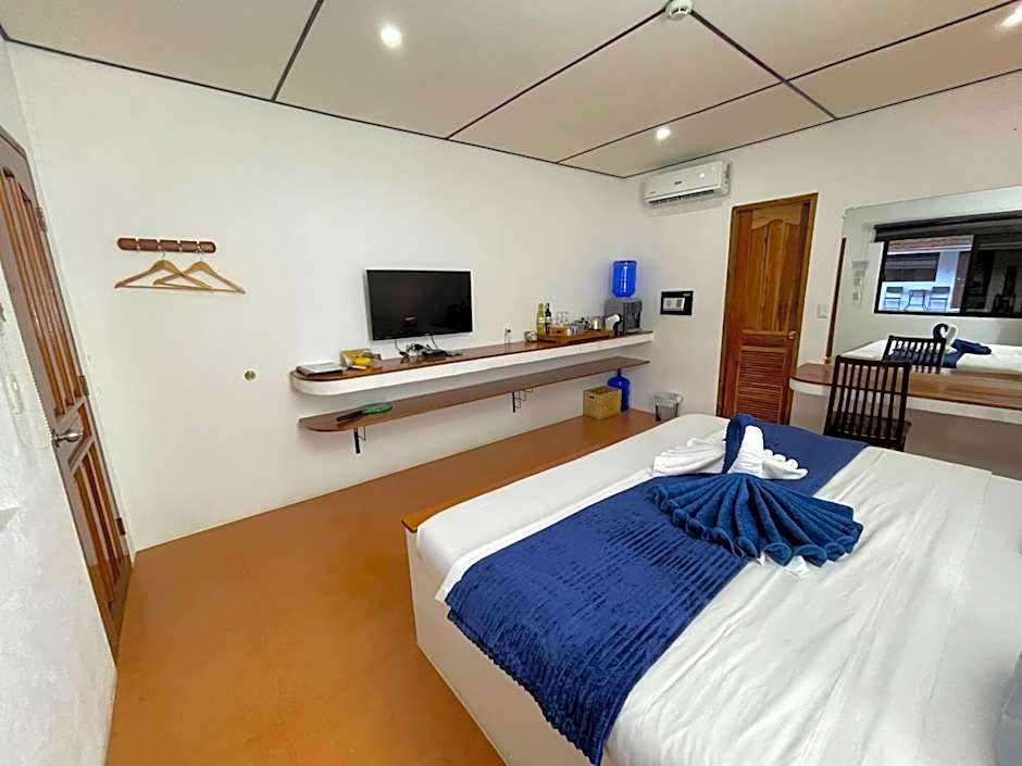 Photo 1 of 20 of Superior 1 King Bed