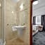 Hotel Reverie - Dependance, Check-in at Metropolitan Star