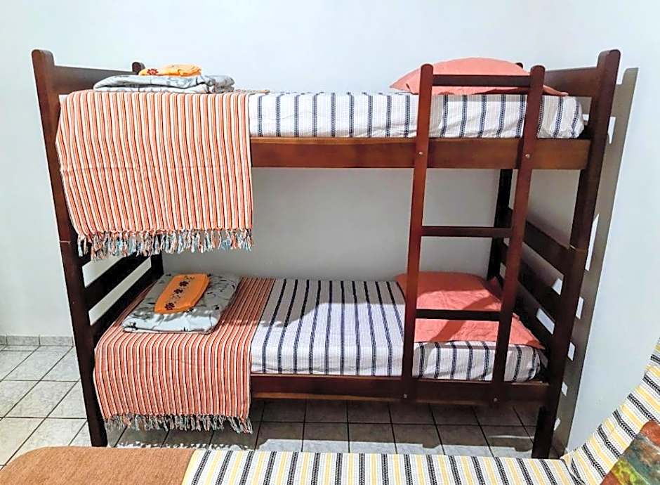 Suíte Pé na Areia- Espaço Independente na Praia do Curral com localização privilegiada - simplicidade e comodidade com o pôr do sol mais lindo de Ilhabela - melhor custo benefício para até 4 pessoas , na Av José Pacheco do Nascimento nº 7682