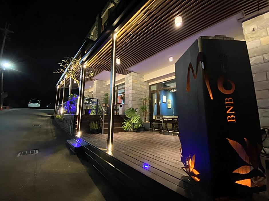 Mo BnB