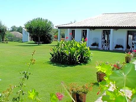 Mas de la Grenouillere Hotel et Centre equestre en pleine nature
