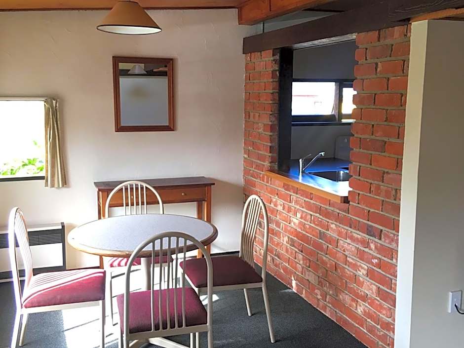 Woodlands Motels And Apartments