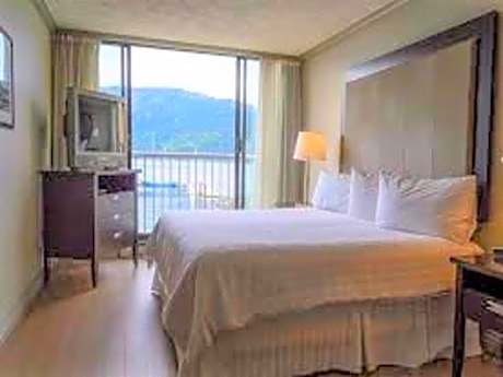 One-Bedroom Suite with Ocean View - Not Pet Friendly