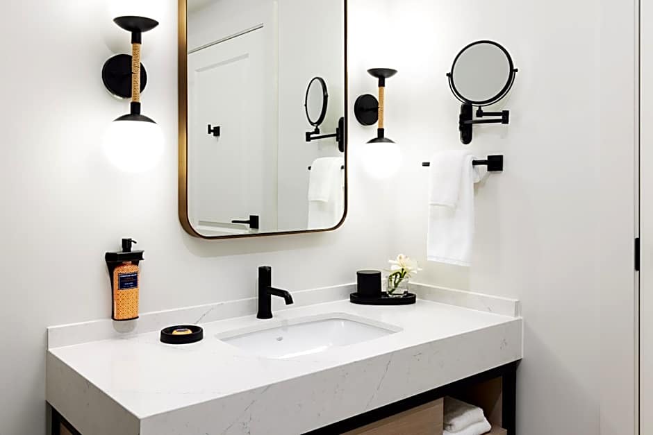 The Pell - JDV by Hyatt