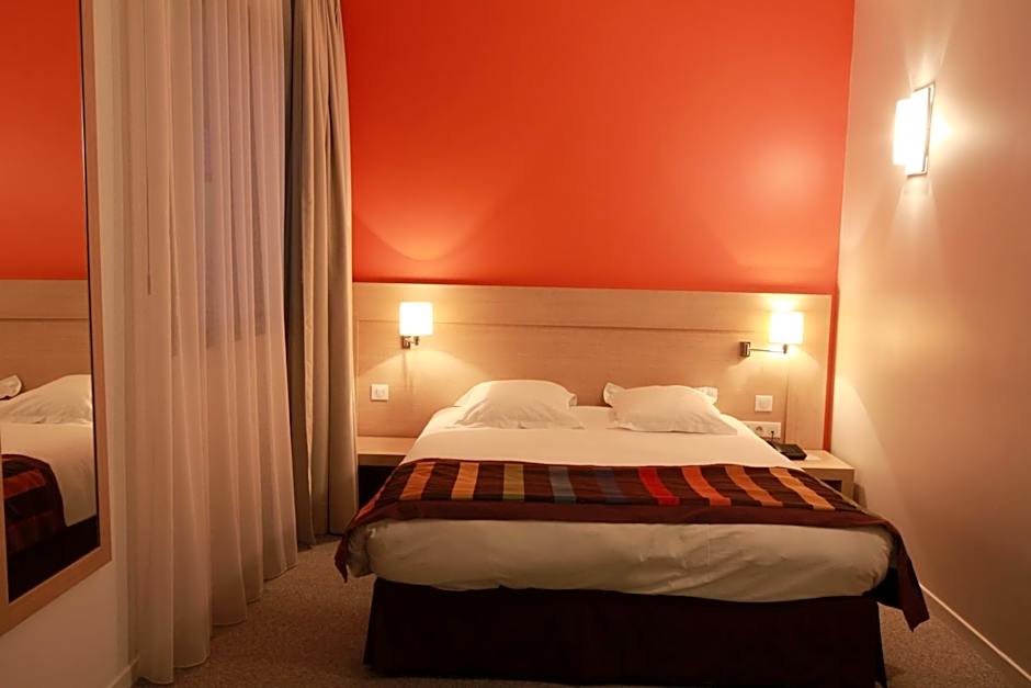 Esatitude Hotel