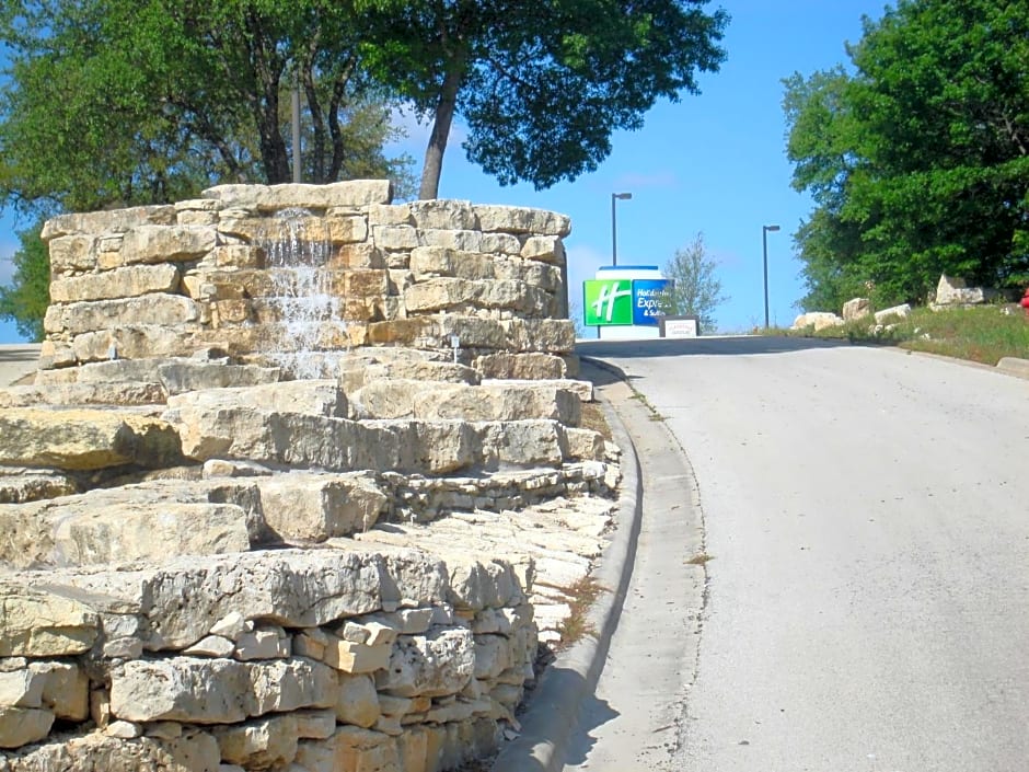Holiday Inn Express Glen Rose By IHG