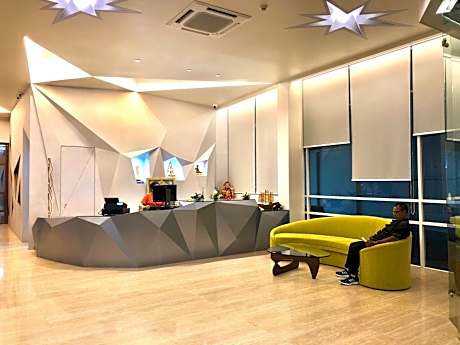 โรงแรมโกลว์ รัตนา เพลส