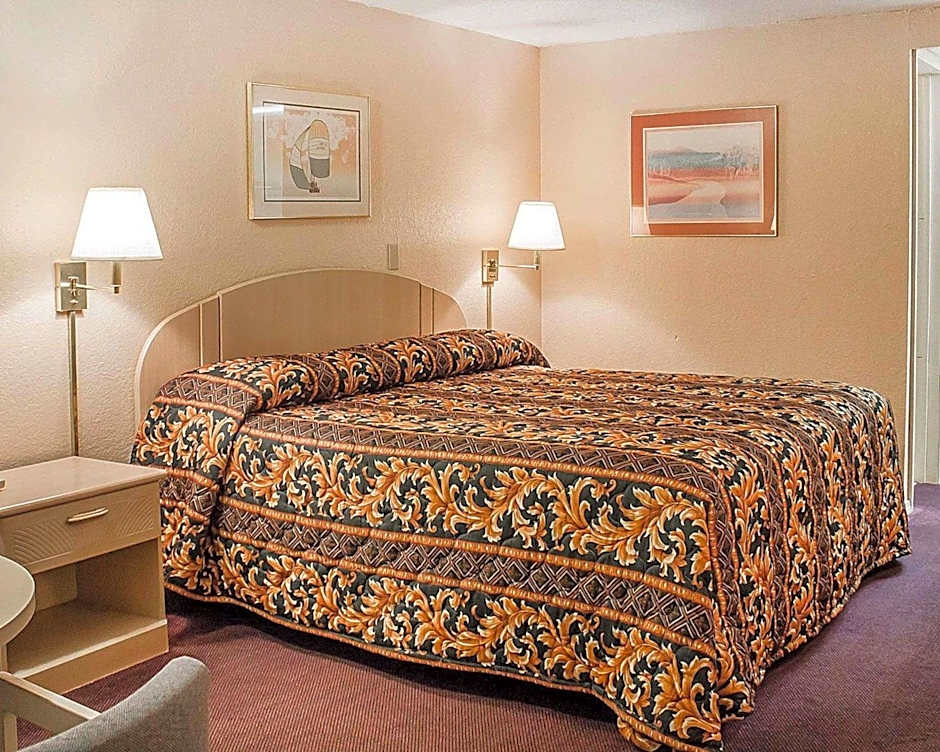 Rodeway Inn Findlay University Area