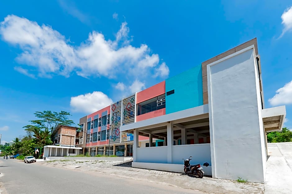 Sans Hotel Berau Square