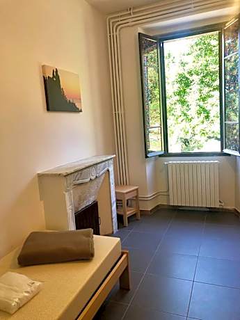 Single Bed in Mixed Dormitory Room