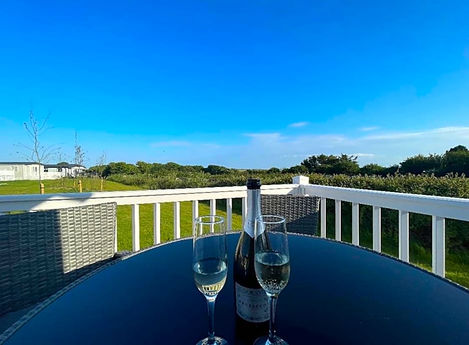 Newperran 102 - 2 Bedroom Country & Valley View Caravan