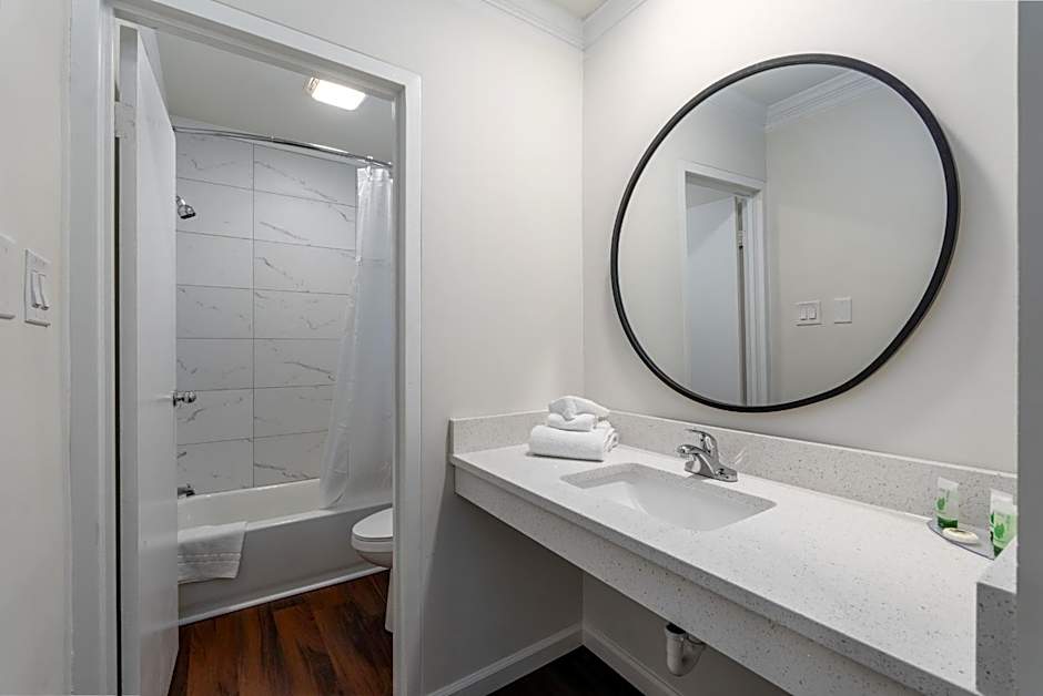 Crewe Boutique Inn