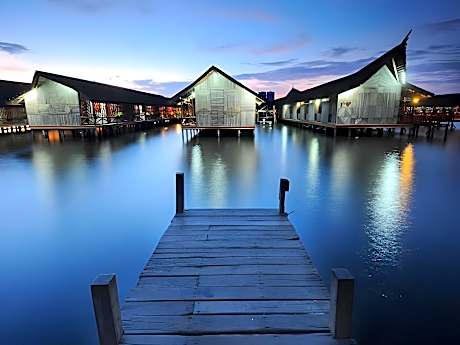 Dragon Inn Floating Resort