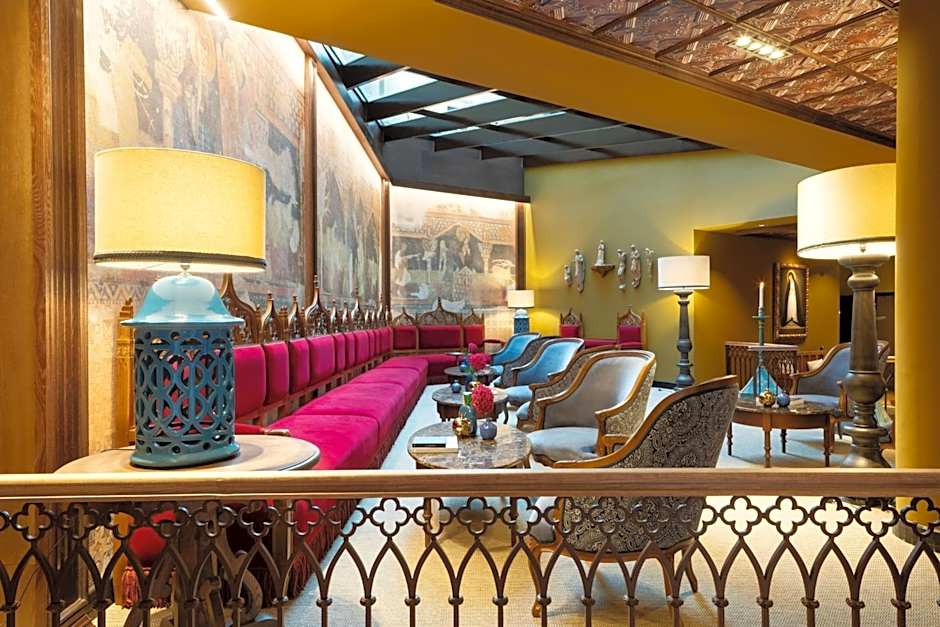 AC Palacio de Santa Paula Autograph Collection