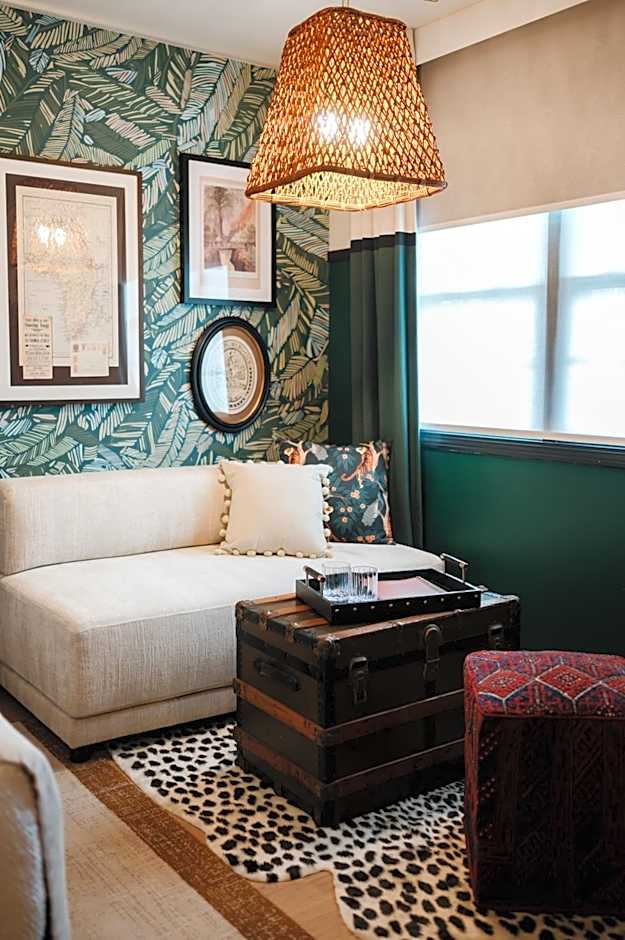 UNCOMMONER HOTEL by Reverie Boutique Collection