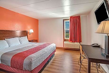 1 King Bed | Mob Acc RI Shwr Nsmk Micfridg