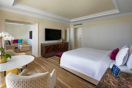 Metropolitan Suite, 1 Bedroom Suite, 1 King, Balcony