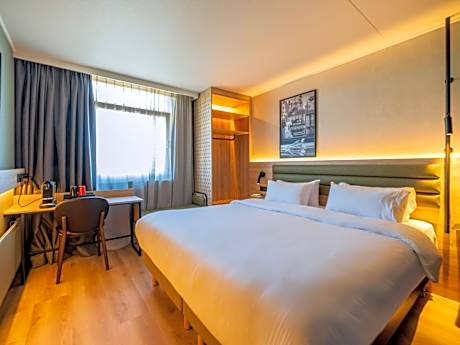 Superior Room - 1 King Bed