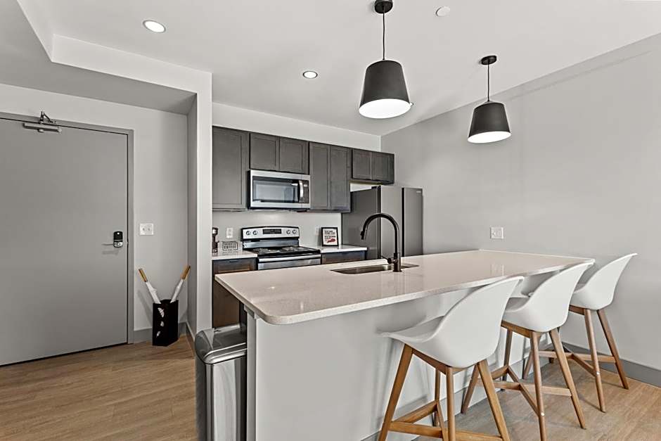 175 LEX - Walkable Downtown Lexington & Rupp Arena - Full Condos