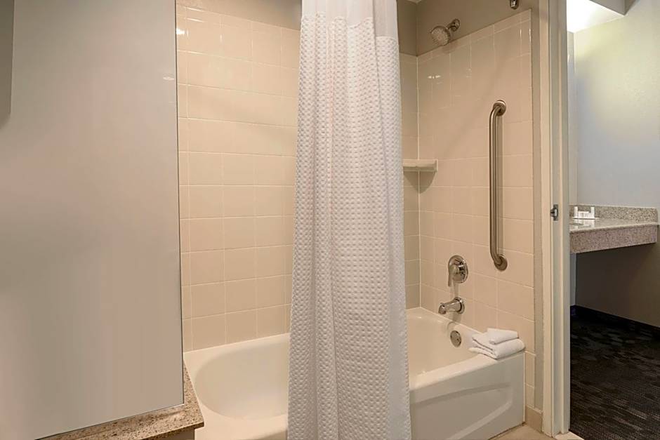 Courtyard by Marriott Austin Airport