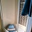 Beautiful 2 bedroom caravan, holiday park Tenby