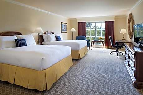 Deluxe Accessible Two Queen Bed