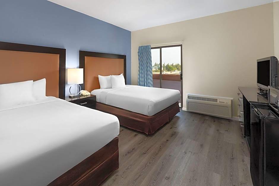 Days Inn by Wyndham Mackinaw City/Bridgeview Area