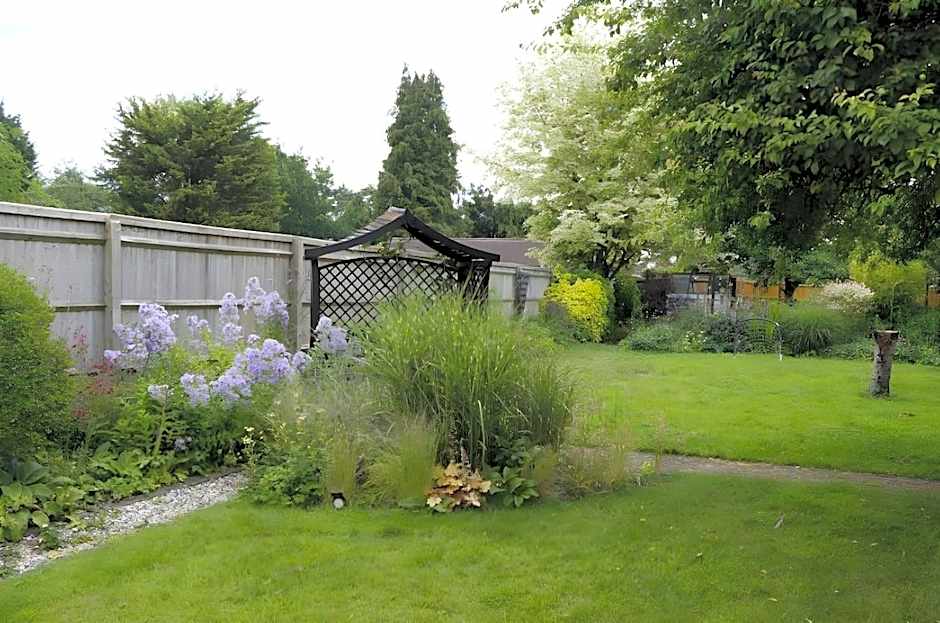 Hollybush Guest House