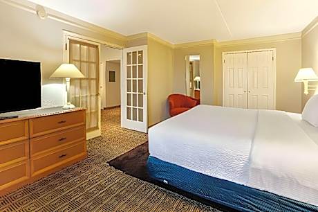 King Room with Bath Tub - Mobility/Hearing Accessible - Non-Smoking