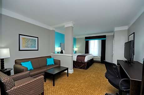 King Suite - Disability Access/Non-Smoking