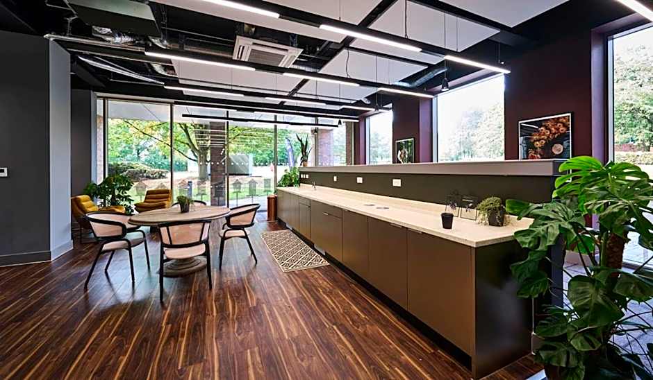 For Students Only The Oaks in Coventry