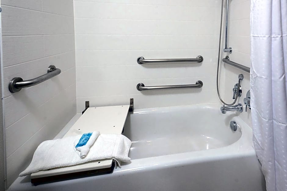 Holiday Inn Express & Suites Raleigh Durham Airport at RTP by IHG