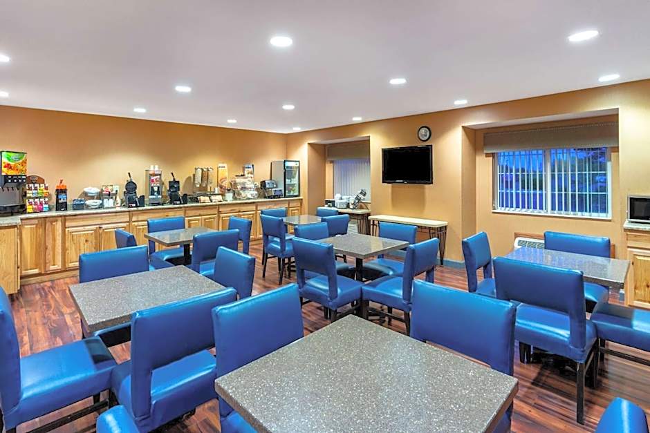 Microtel Inn & Suites by Wyndham Raton