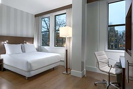 Superior Double or Twin Room with City View with Extra Bed (2 Adults + 1 Child)