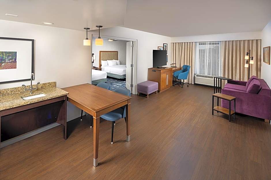 Hampton Inn & Suites Asheville Airport