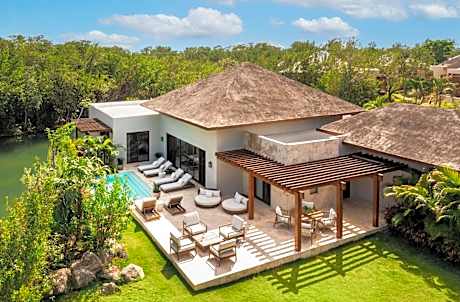 Tortuga Presidential King Suite with Infinity Pool and Lagoon View - Butler Service