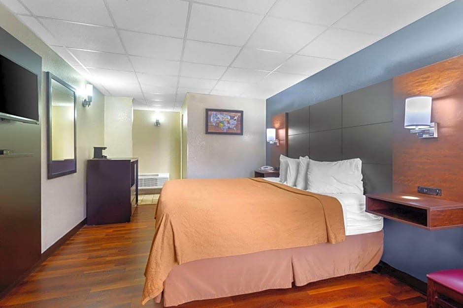 Econo Lodge Inn & Suites At The Conference Center