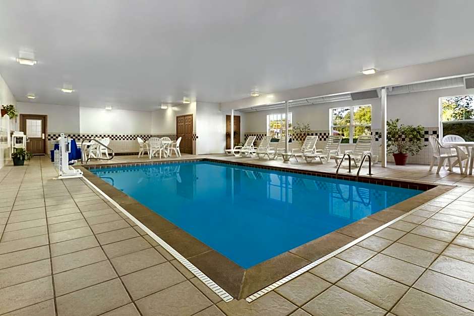 Holiday Inn Express & Suites Elyria By IHG