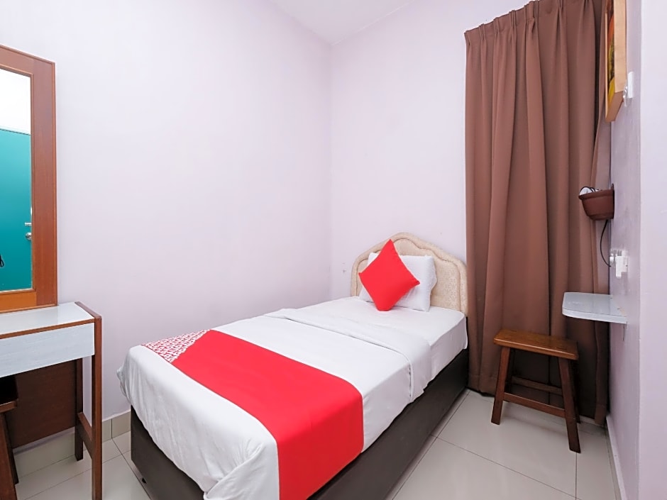 OYO 89877 Sun Triang Hotel